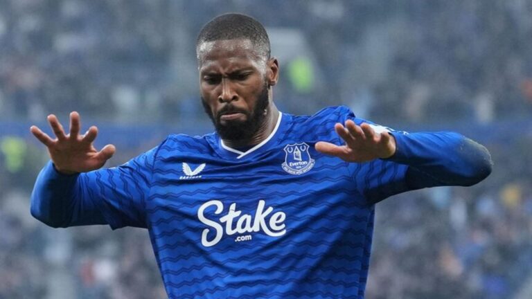 Everton Secures Decisive 3-0 Victory Over Chelsea