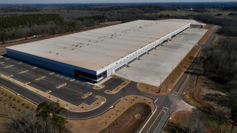 Federal Authorities to Sell Warehouses Acquired for Housing Immigrants