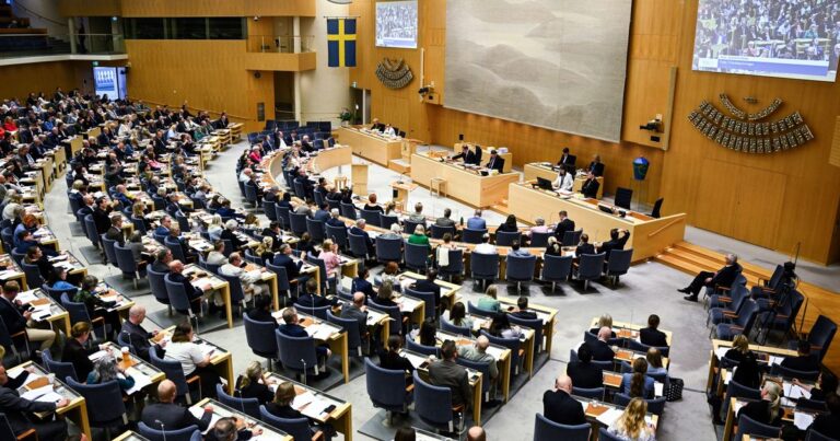 Sweden Mandates Reporting of Unauthorized Immigrants by Civil Servants