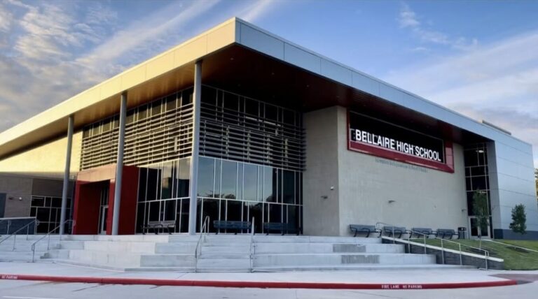 Arrest of Houston ISD Student by ICE Draws Criticism from Supporters