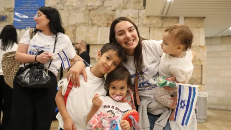New Arrivals in Israel: 128 Individuals Join Amid Ongoing French Immigration Wave